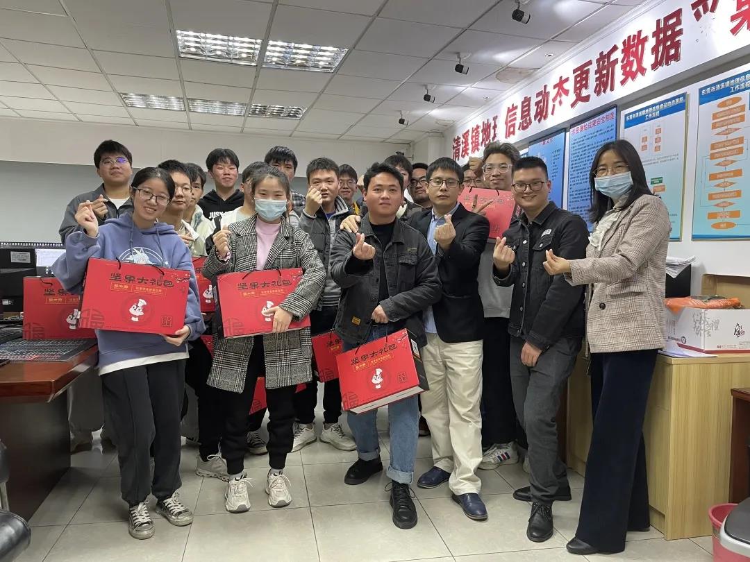 走访慰问，，，，，年货上门，，，，，万利国际官网集团多项行动确保项目部员工“就地”过好年！