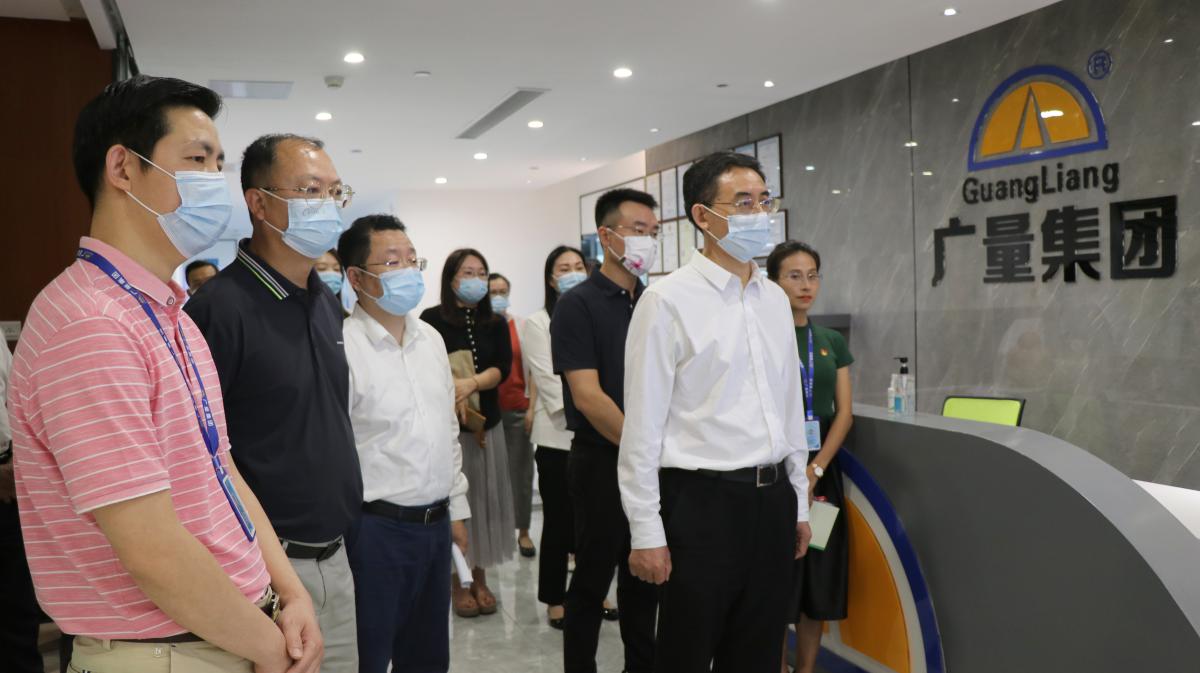东莞市人大常委会潘新潮副主任莅临万利国际官网集团调研