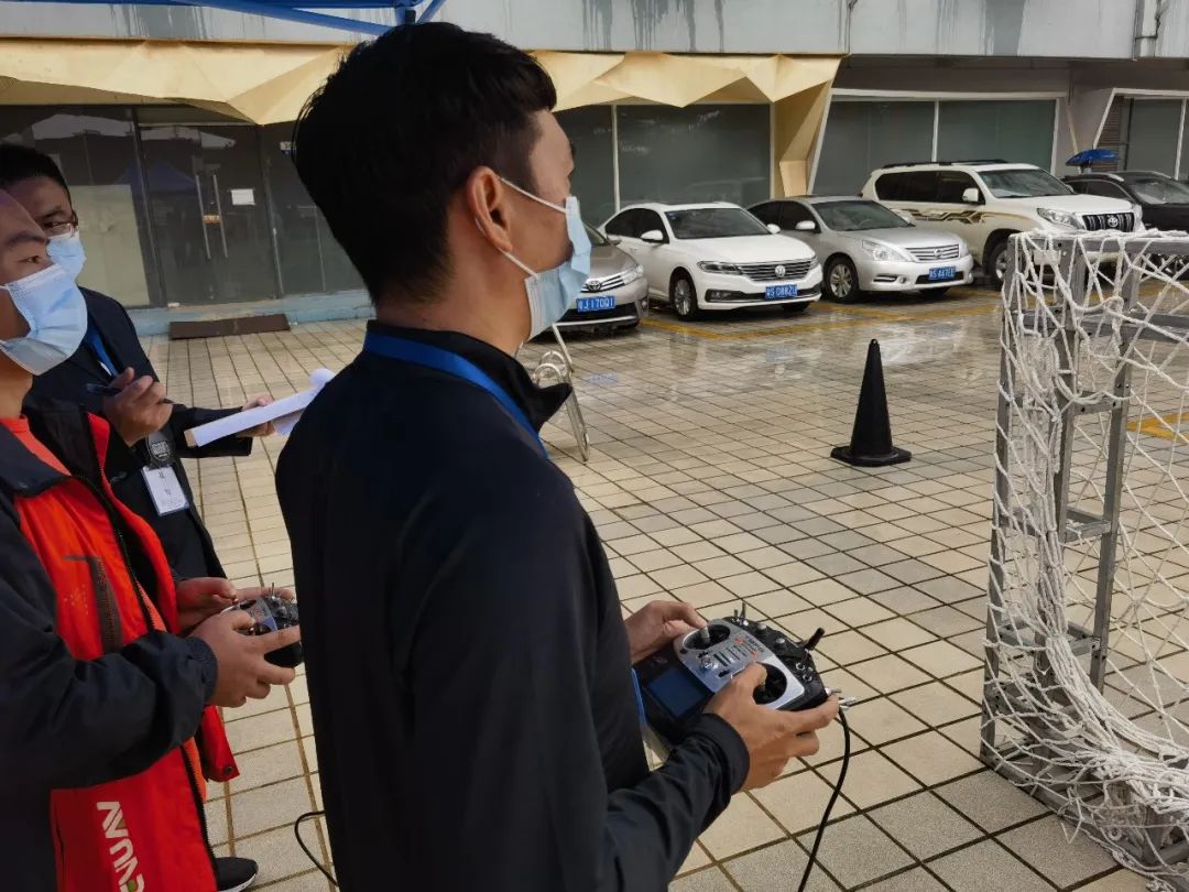 万利国际官网无人机飞控师，，，，，，，，声誉腾飞！