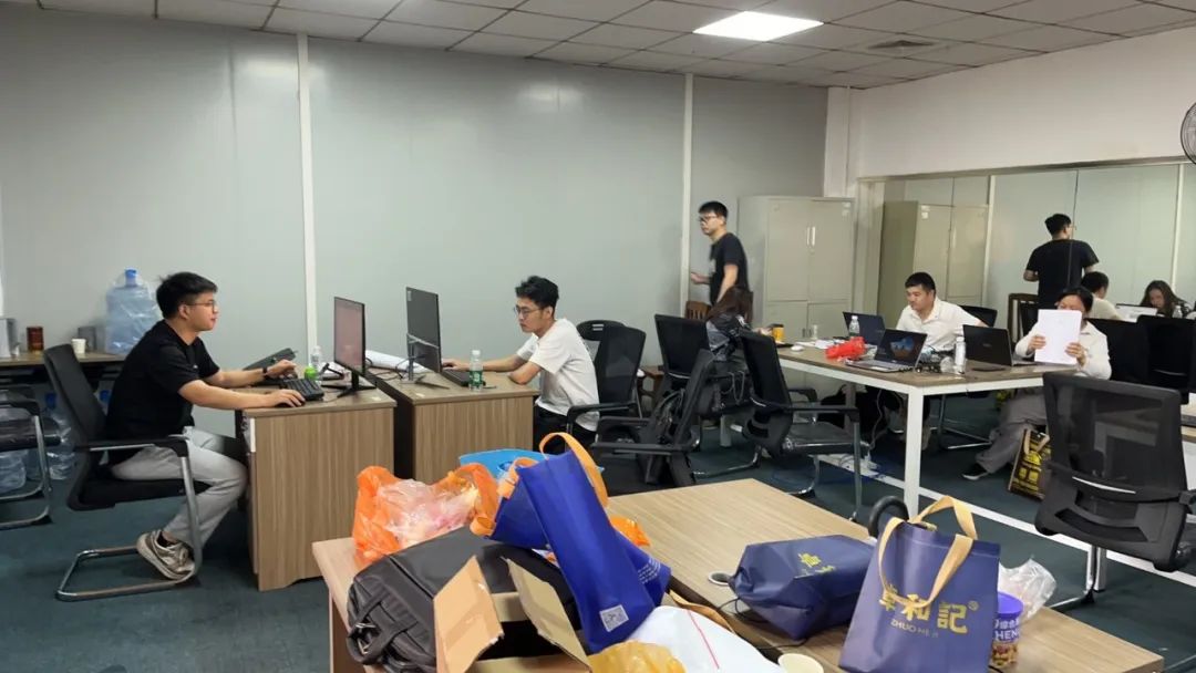 《致敬，，，，，，，斗争的青春》