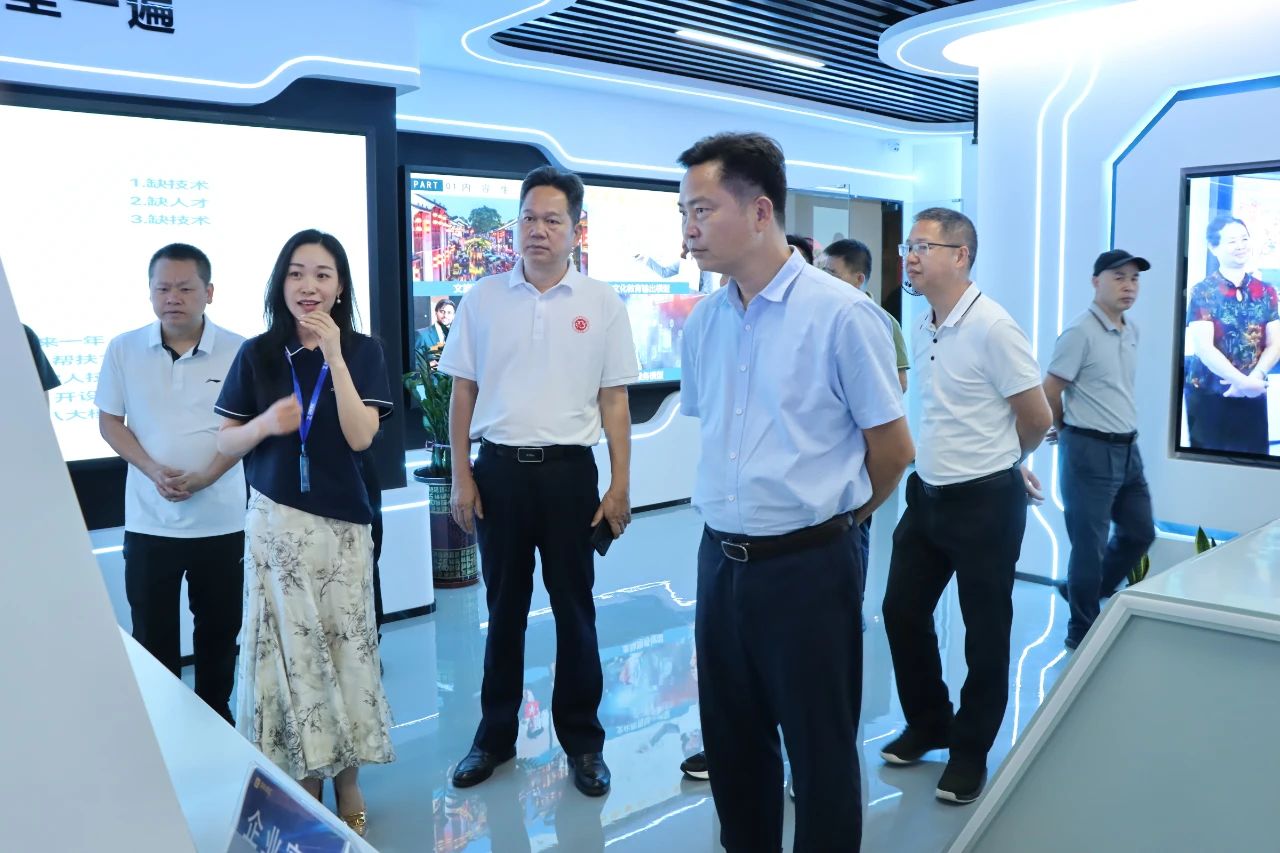 万利国际官网集团喜迎高州市政协与湛江市茂名商会考察团旅行指导
