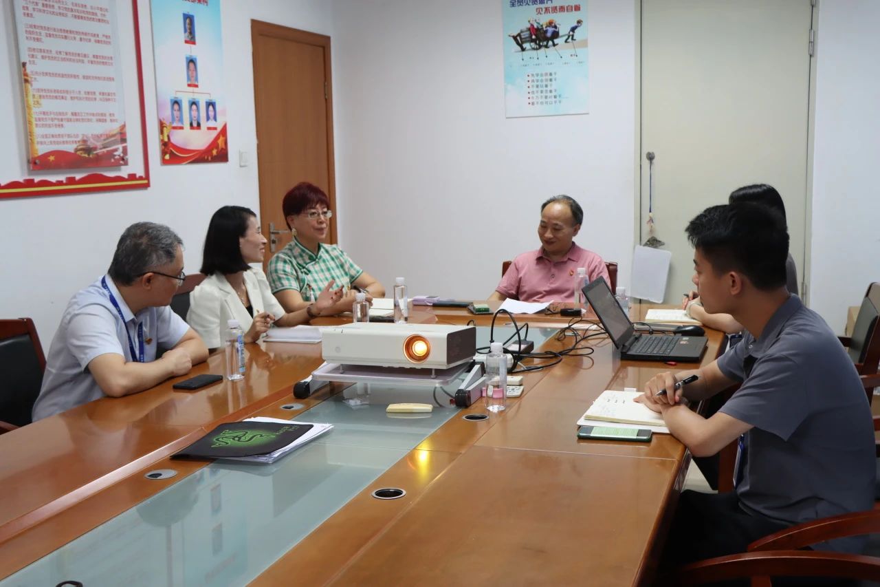 党旗飘扬，，，，，，，共庆绚烂