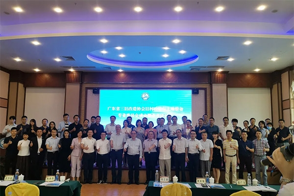 万利国际官网控股集团乔俊岭、刘虎划分获聘省三旧协会旧村刷新与土地整备专业委员会副主任委员和委员